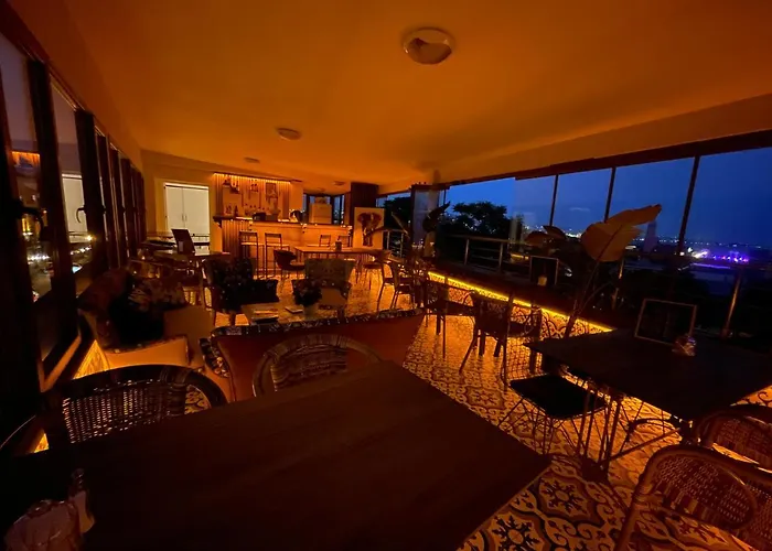 The Local Exclusive Couette-café